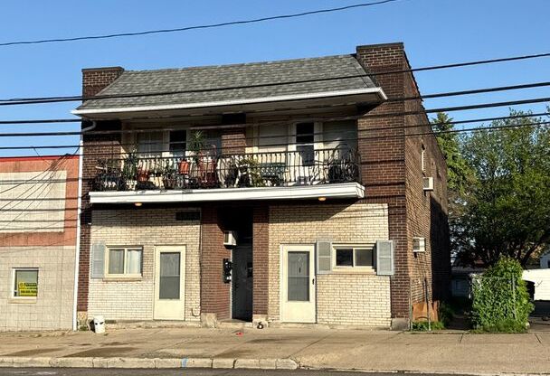 4652 Warner