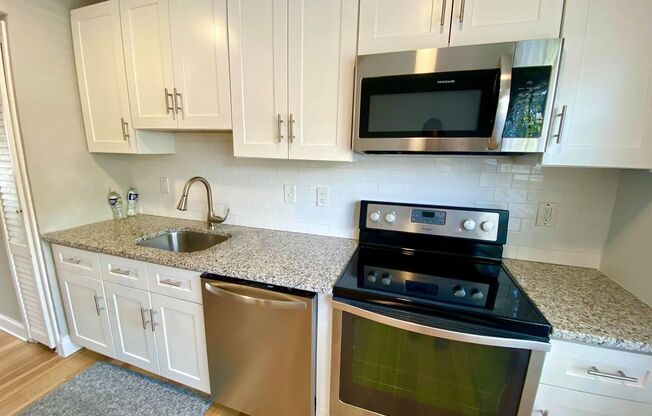 Charming 3 Bedroom/ 1.5 Bathroom Townhome in Rosedale, MD!