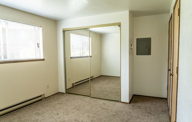 1 bed, 1 bath, 600 sqft, $1,195, Unit Hazelwood - 1841-A4