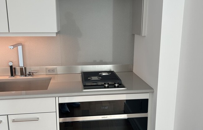 Studio, 1 bath, 371 sqft, $4,500, Unit 2406