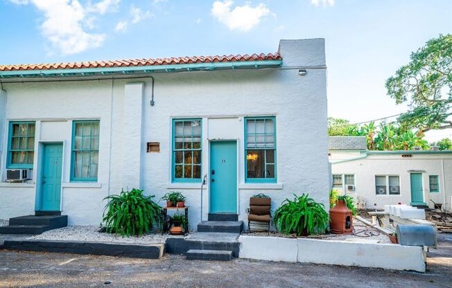 Charming & Historic Jungle Prada Flats in St Pete