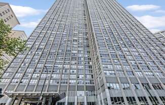 655 W Irving Park Rd