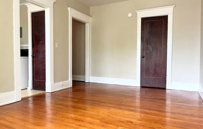 1 bed, 1 bath, $995, Unit 27D