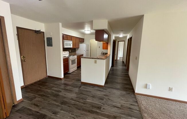 3 beds, 1 bath, 1,040 sqft, $1,695, Unit 3164-306