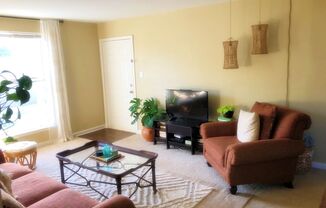2 beds, 1 bath, 900 sqft, $1,150, Unit 06C
