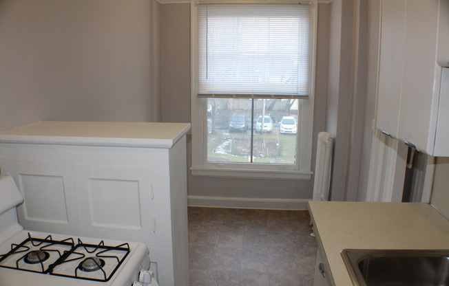 2 beds, 1 bath, 844 sqft, $1,375, Unit 2N