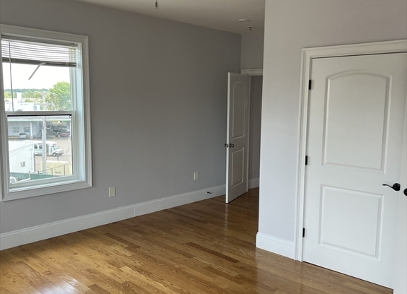 1 bed, 1 bath, 950 sqft, $2,100, Unit 302