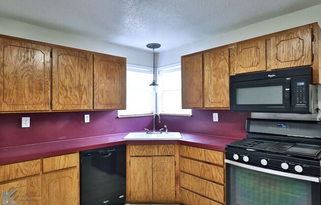 2 beds, 1 bath, $1,195