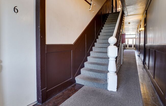 Park Blvd Apartments | Studio living in Walkable Vibrant Neighborhood near The Boulevard!