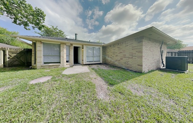 11122 DRAKELAND DR