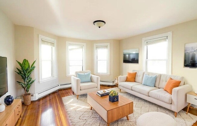 17 E MILTON RD