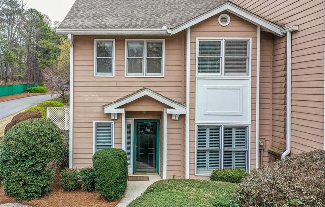 186 PEACHTREE HOLW CT