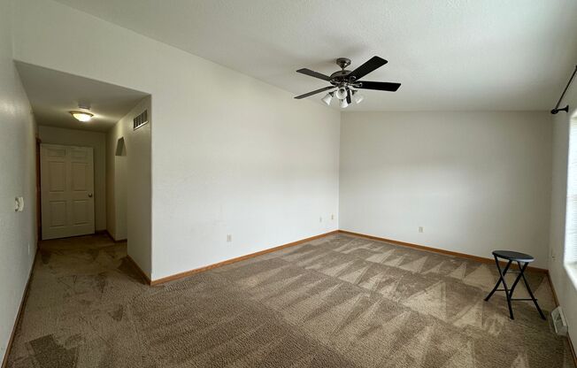 Spacious Townhouse Style Condo in Brookfield!