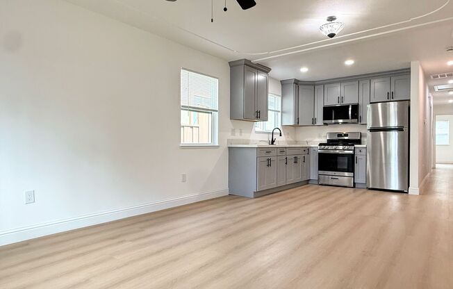 2BD/1BA - Fully Renovated Duplex Unit Near Japantown, In-Unit Laundry + AC