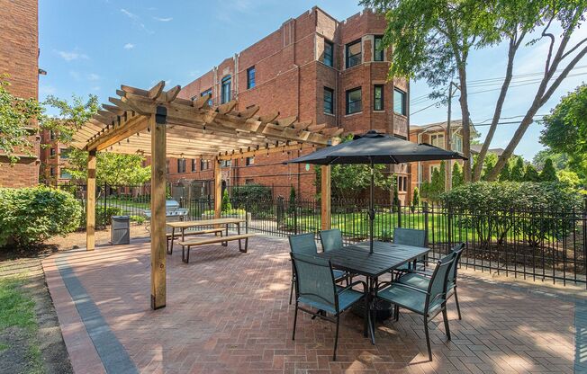 3 beds, 1 bath, 670 sqft, $2,200, Unit 1554-2Q