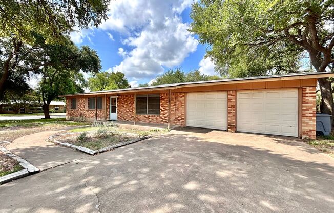 3 Bed, 2 Bath Home – Fully Equipped & Move-In Ready!