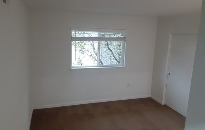 3 beds, 2 baths, 1,076 sqft, $2,250, Unit 2002