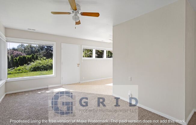 Charming 2 Bedroom Bungalow Available in NE Portland!