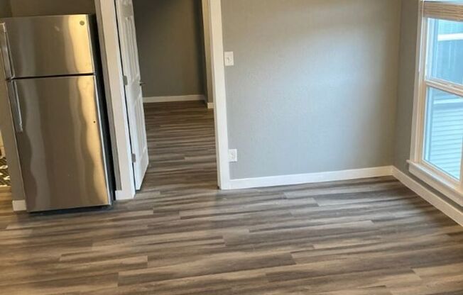 3 beds, 1 bath, 650 sqft, $1,445, Unit 1213 - 09