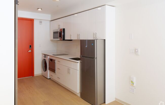 Studio, 1 bath, 288 sqft, $1,577, Unit Unit 206