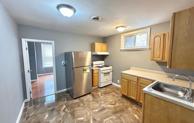 2605 7 CECIL B MOORE AVE