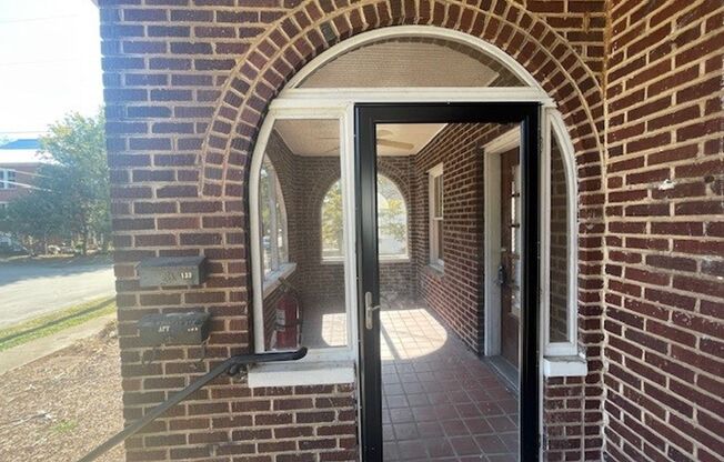 CHARMING 2 BEDROOM APT NEAR THE LOVELY MARYVILLE COLLEGE CAMPUS!!