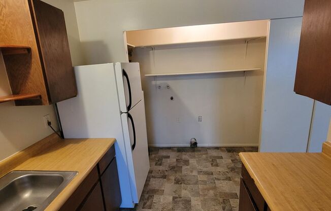 2 beds, 1 bath, 790 sqft, $995, Unit 8