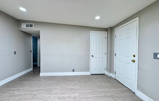 1724 Izabella Ave / Move-In Ready!! 5 Bed & 2 Bath Home w/ NO HOA!!