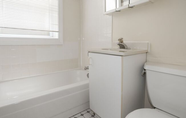 2 beds, 1 bath, 835 sqft, $1,995, Unit 2318-2R