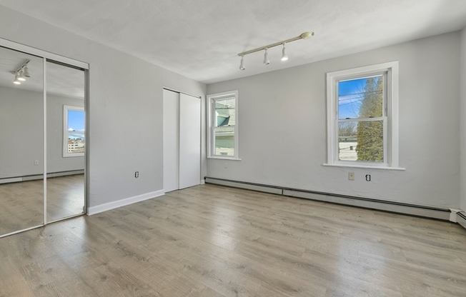 10 HOWELL CT