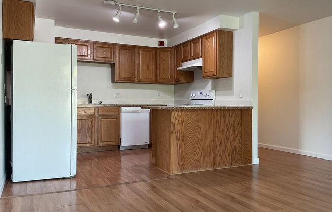 1 Bed / 1 Bath Houghton condo in Kirkland $1,795/month