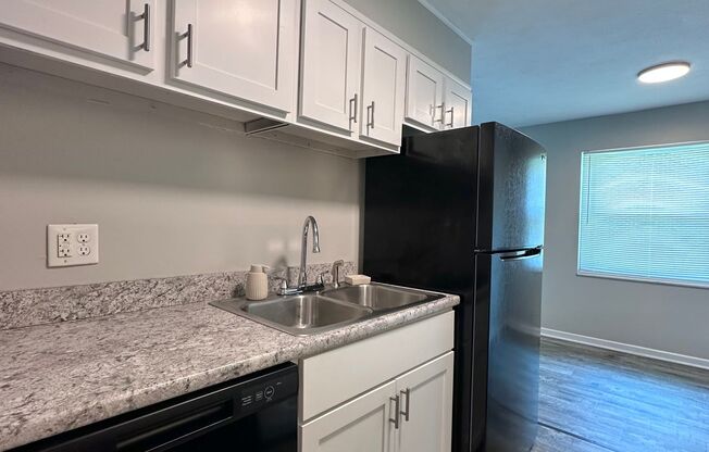 2 beds, 1 bath, 850 sqft, $1,198, Unit Parkway-5
