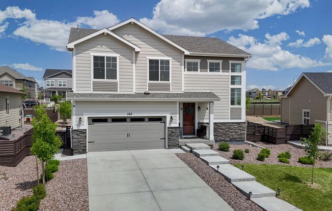 Spacious 3 bed/3 bath home & 2 car garage