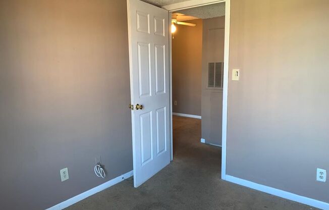 Excellent 2 bed / 1 bath within Regency Gardens near Orlando International  Airport