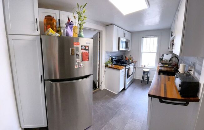 2 beds, 1 bath, $1,895