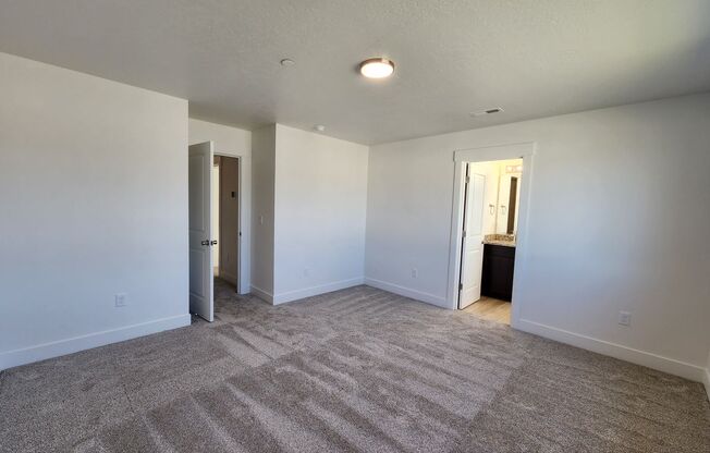 3 beds, 2.5 baths, $1,995, Unit A-101