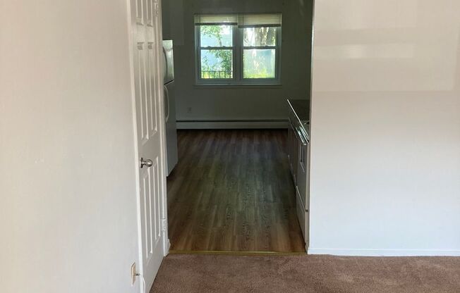 1 bed, 1 bath, 630 sqft, $1,250, Unit B4