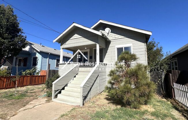 Charming 2bd/1ba Bungalow With Fenced Yard!