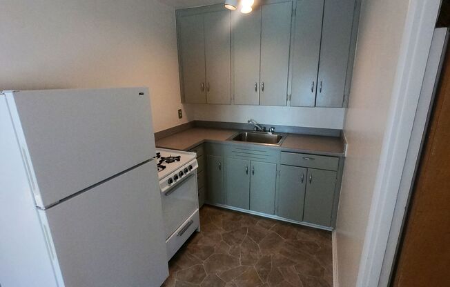 1 bed, 1 bath, $1,750, Unit 8