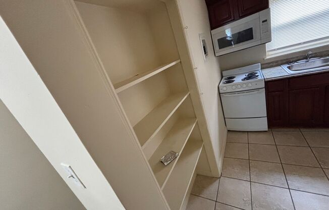 1 bed, 1 bath, $950, Unit 0037ATH