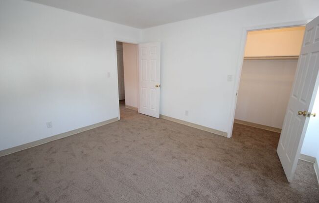 2 beds, 1 bath, 1,100 sqft, $1,300