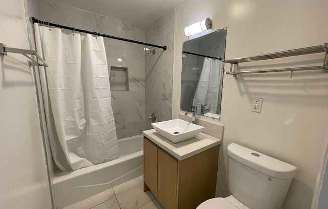 2 beds, 1 bath, $2,610, Unit 8