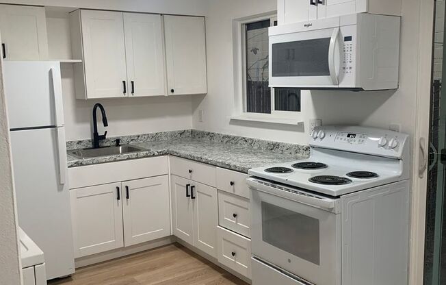 R2212 - Pinewood Apartments