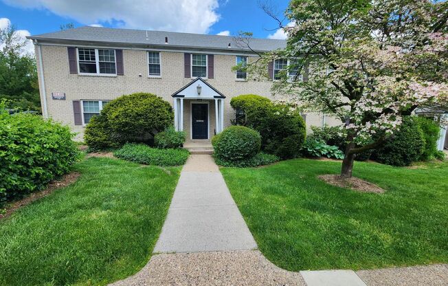 1 bed, 1 bath, 663 sqft, $2,050, Unit D-04