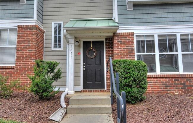 Charming 2BR Townhome in Charlotte