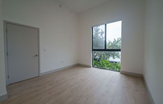 3 beds, 2 baths, 1,348 sqft, $2,622, Unit 114