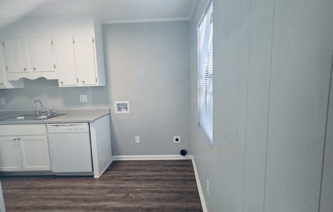 2 beds, 1 bath, 692 sqft, $1,095, Unit 100-A