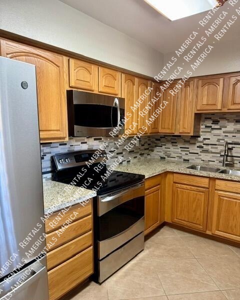 3655 N 5 AVE