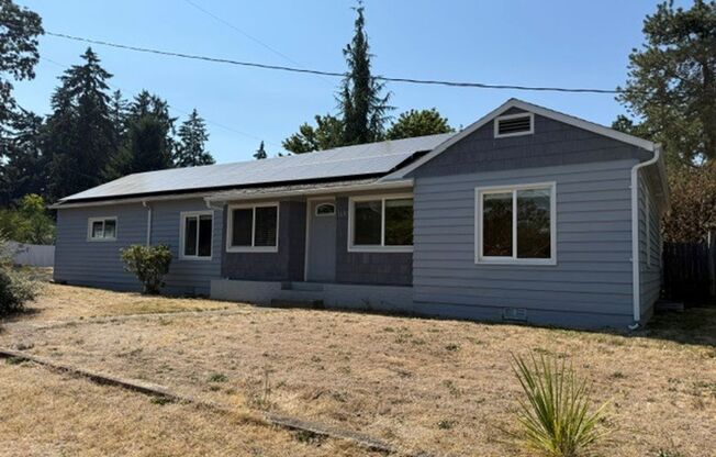 3 Bedroom West Salem House w/ Large Fenced Backyard