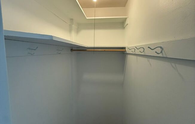 2 beds, 2 baths, 1,772 sqft, $2,200, Unit Old King Edward 61